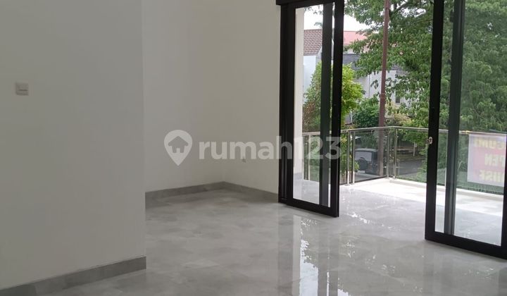 Rumah Pojok 2 Lantai Shm Baru Sektor 9 Bintaro Jaya  2
