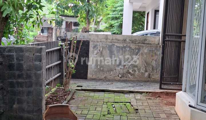Rumah perlu renov harga murah, lingkungan nyaman di Bintaro Sektor 5