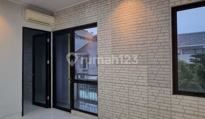 Comfortable House for Rent, Ready to Live In, Strategic Location in BSD City Comfortable House for Rent, Ready to Live In, Strategic Location in BSD City