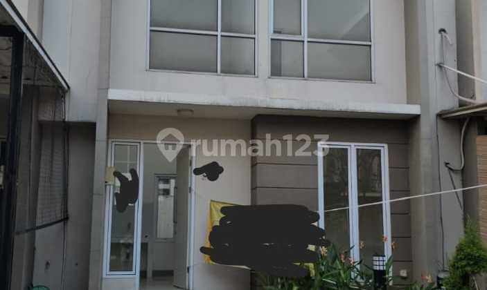 Rumah Strategis Bagus Rapi Di Cluster Boston! Rumah Strategis Bagus Rapi Di Cluster Boston!