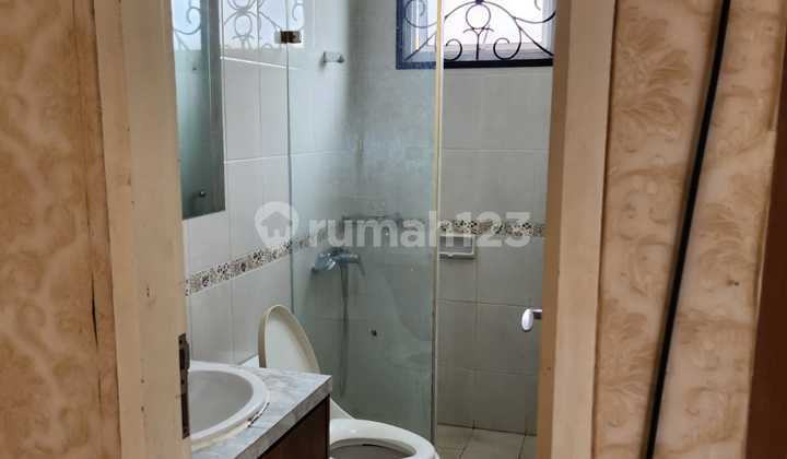 Rumah Alicante Semi Furnished Disewakan 2