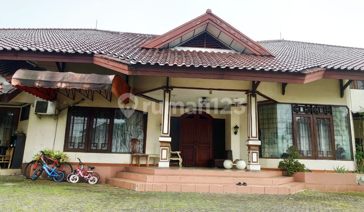 Dijual Rumah Besar Classic Villa 1000 Meter Bintaro