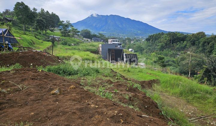 Ready-to-Build 200m2 Hook Land in an Active Villa Area