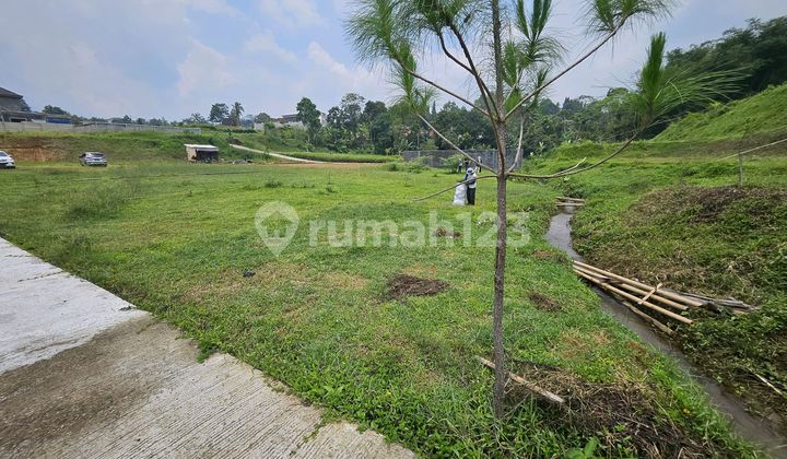 Land for Sale Ready to Build Area 302m2 in Puncak Bogor 2