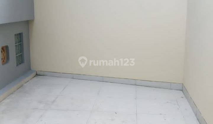 Rumah Mewah 3 Lantai Daan Mogot 10