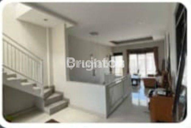 Cepat Rumah Cantik 3 Lantai di Grand Sharon 2