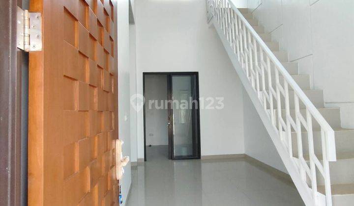 Dijual Townhouse 2,5lt selangkah dari stasiun lrt dan tol  2