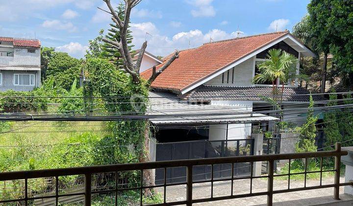 Rumah Disewakan Modern 2 Lantai di Setra Wangi 1