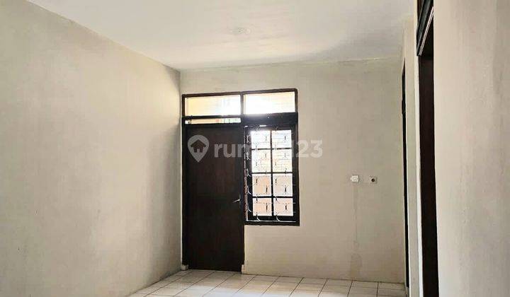 Rumah Nyaman Terawat di Taman Holis 2 Lantai 2