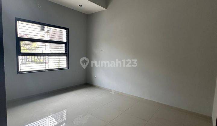 Rumah Cantik Minimalis di Taman Kopo Indah 2 2