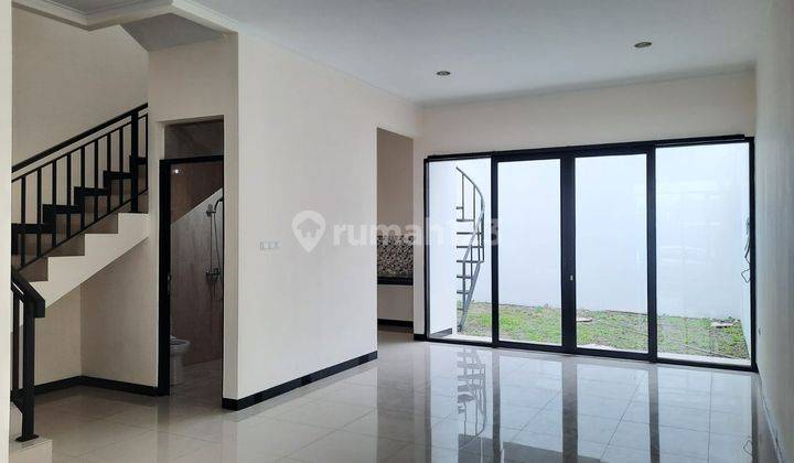 Rumah Minimalis Modern di Taman Kopo Indah 2