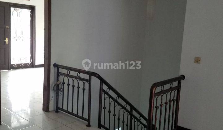 Rumah Modern 2 Lantai Cantik di Komplek Setra Duta 2