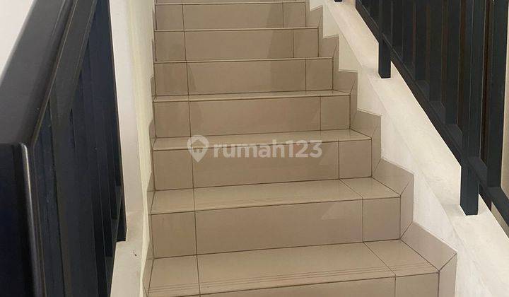 Rumah Minimalis Cantik 2 Lantai di Summarecon 2