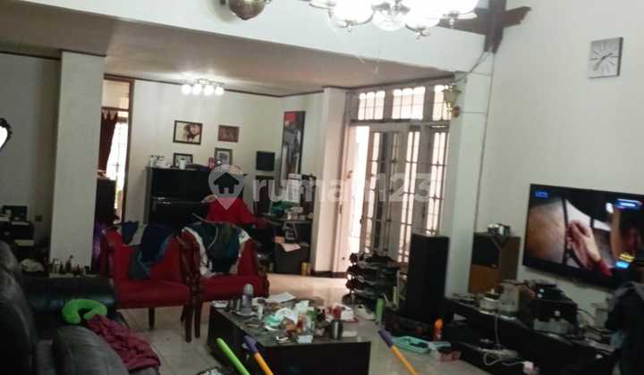 rumah modern nyaman lokasi di komplek setra sari kulon 1