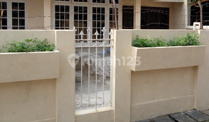 Rumah Plus Kios di Kembangan, Jakarta Barat Lokasi Stratsgie Dekat dengan Lippo Mall Puri dan Akses Dekat ke Tol Jorr