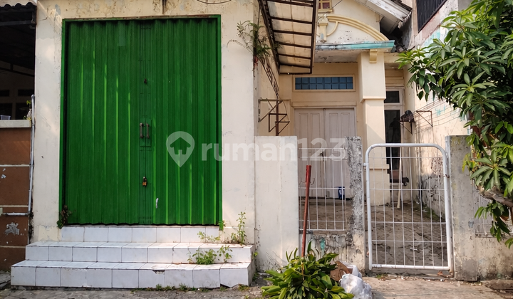 Dijual Rumah Kost + Kios Aktif - 2 Lantai di Perumahan Cikarang Baru, Jl. Menjangan Raya, Cikarang, Bekasi Lokasi Strategis di Dekat Jababeka