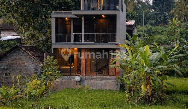 Villa Mewah Full Furnish di Karanganyar Jawa Tengah, Lokasi Tenang, Nyaman Vide Sawah dan Pengunungan