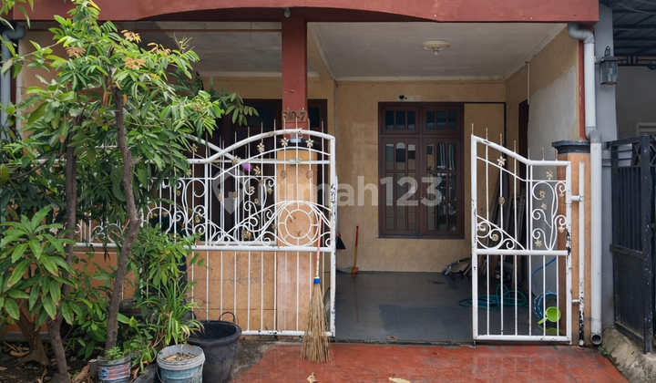 3 Bedroom House in Sidoarjo East Java, Strategic Location in the City Center