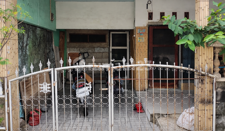 House in Perumnas 3 East Bekasi, Strategically Located in the City Center