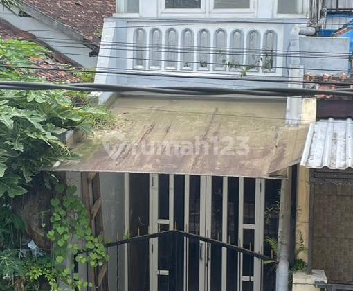Two-Story House, Strategically Located in Batu Malang Area, Very Close to Jatim Park 2