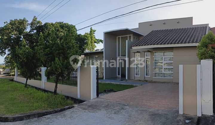 Luxury 4 Bedroom House in Lubuk Begalung, Padang, West Sumatra. Inside a Luxury Complex, Complete Public Facilities. Luxury 4 Bedroom House in Lubuk Begalung, Padang, West Sumatra. Inside a Luxury Complex, Complete Public Facilities.