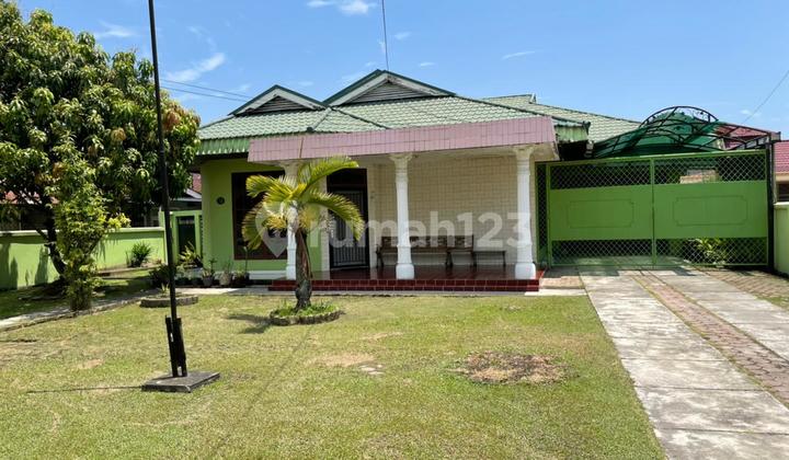 House with Extensive Land in Pekanbaru, Riau, Strategically Located Near the City Center and Business District 2