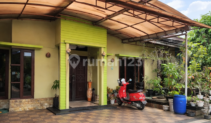 2-Story House with 6 Bedrooms in Medan Helvetia, Highly Strategic Location 5 Minutes to the Toll Road 1