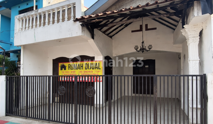 2-Story House in Perumnas Depok, Strategic Location Inside the Housing Complex, Very Close to KRL Station