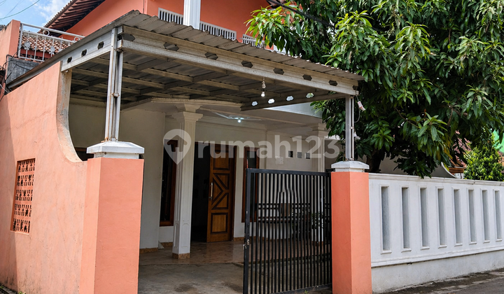 Dijual Rumah Mewah 2 Lantai - Pusat Kota Cilacap, Lokasi Sangat Dekat dengan Terminal dan Juga Pusat Perbelanjaan