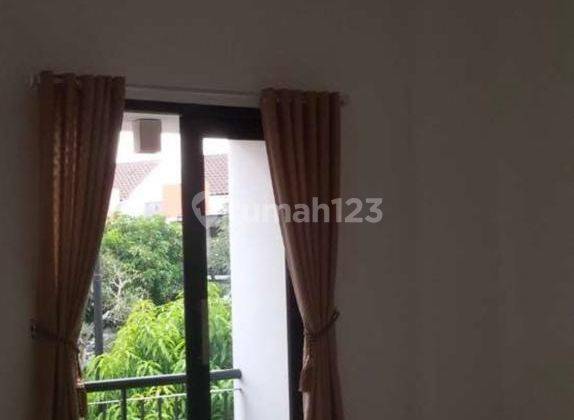 Rumah 2 Lantai Strategis di Raffles Hills Cibubur 11