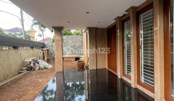 Rumah Hook Mewah 4 Lantai Semi Furnished Taman Villa Meruya 2