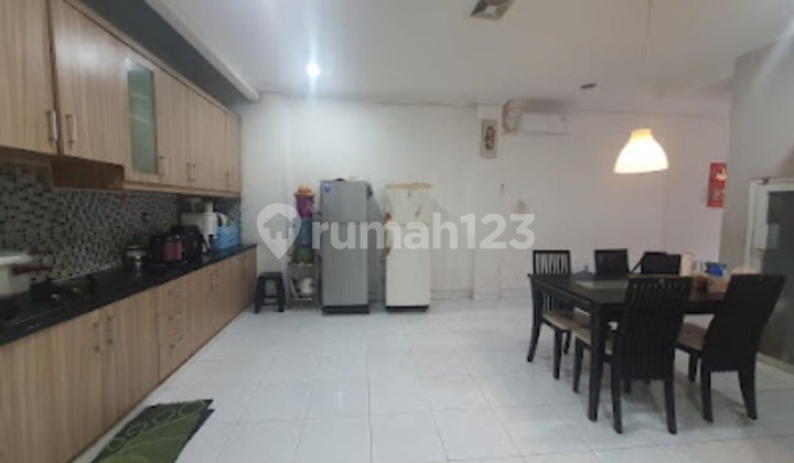 Rumah Murah 2 1/2 Lantai Rapi 8x15m² Taman Palem Lestari 2