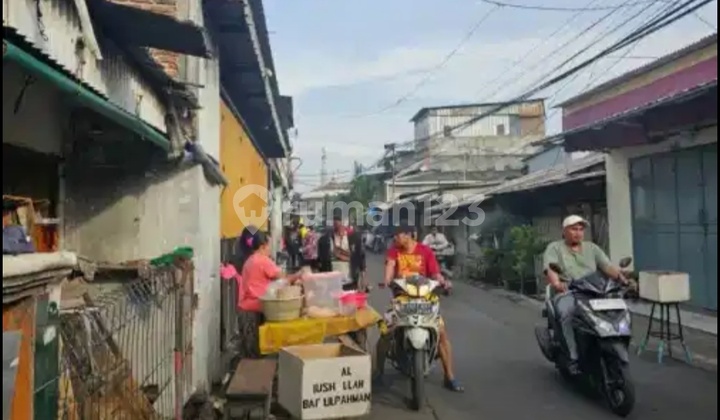 House by the Road, Strategic Location, Needs Renovation, Tegal Alur, Kalideres. 2