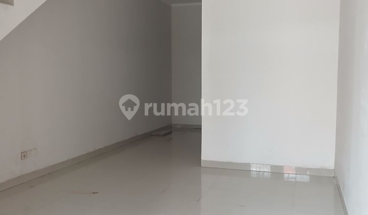 Rumah Rapi Dijual Murrrah 2 Lantai Taman Palem Lestari 2