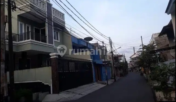 Good 3.5 Story House Strategic Location Tomang West Jakarta 2