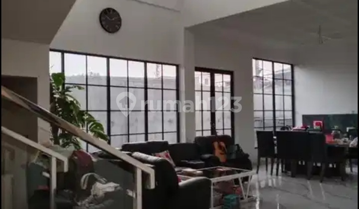 Spacious Luxury House Very Strategic on Meruya Main Road Spacious Luxury House Very Strategic on Meruya Main Road