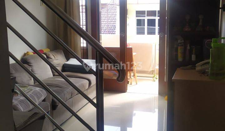 Dijual Rumah Cantik 3,5 Lantai di Metro Permata 1 SHM 2