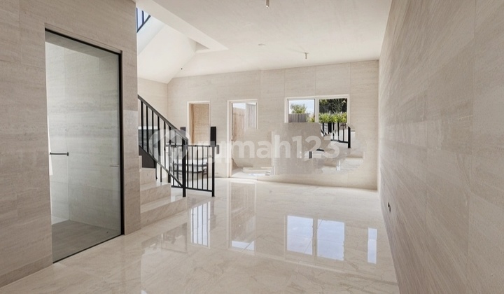 Rumah Terenovasi Bagus Lokasi Strategis The Royale Palm Cengkareng 2