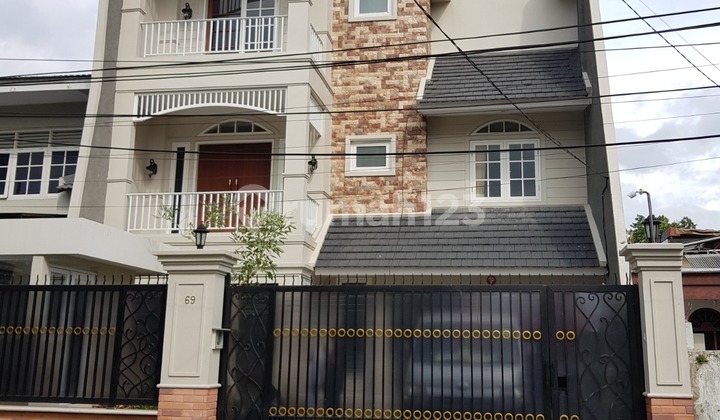 Good House For Rent in Setiabudi, South Jakarta