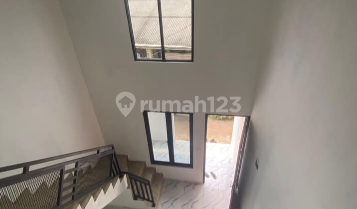 Dijual Rumah 2 Lantai di Jln Setu Mabes Cipayung