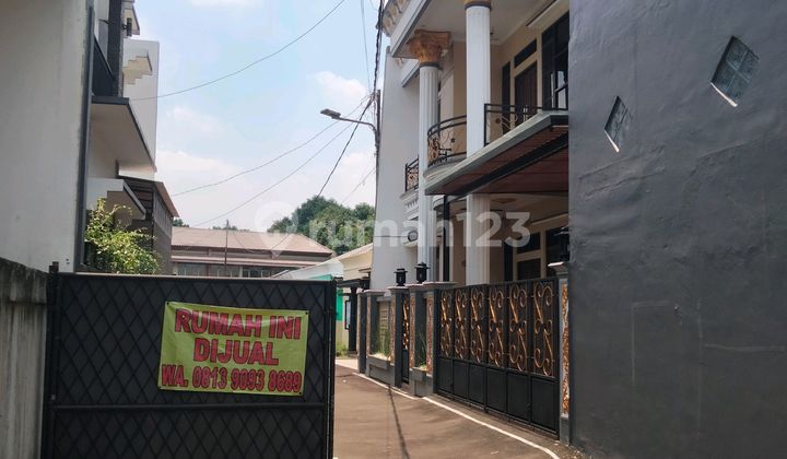 For Sale Single-Story House on Kalisari Street, East Jakarta For Sale Single-Story House on Kalisari Street, East Jakarta