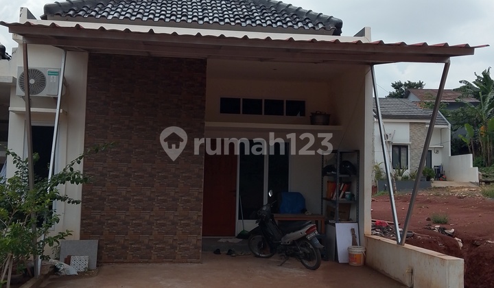 2-Story House for Sale on Jalan Cipayung, East Jakarta 2-Story House for Sale on Jalan Cipayung, East Jakarta