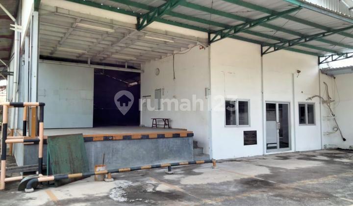 For Sale: Ready-to-Use Warehouse with 40 Ft Container Access, Office, and Mess Hall.