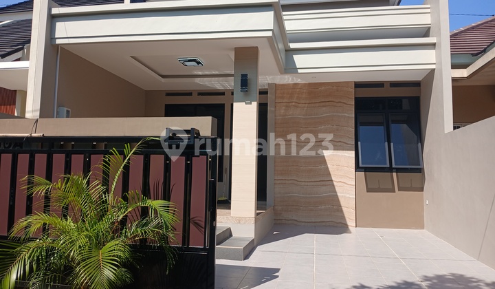 New House. Ready to Move In. Affordable Location Near Unnes Campus. 2