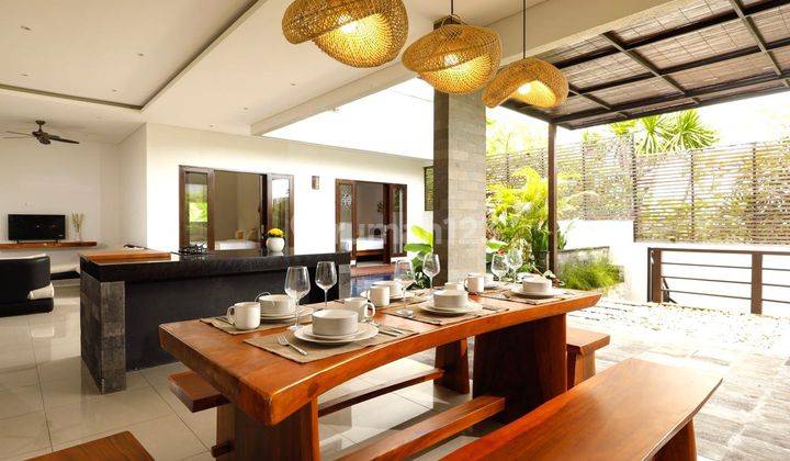 Balinese Style Villa With Sea, Gwk, And Hill View 1