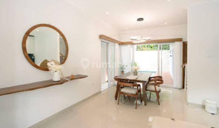 Modern minimalist house with swimming pool in lower Jimbaran 2