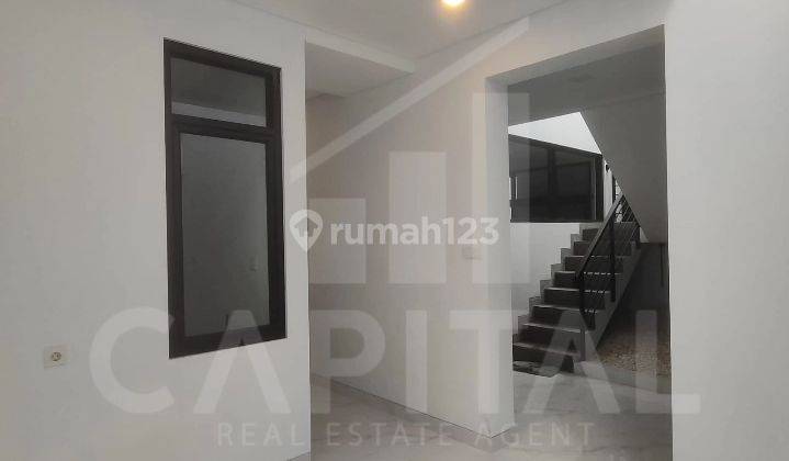 Rumah Baru Minimalis Modern Dengan View City di Setra Regency  2