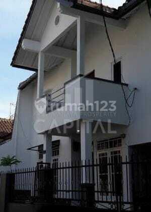 Strategic House Ready to Occupy, Suitable for Residence or Business in Cibogo Atas, Bandung