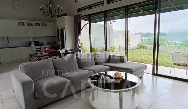 Rumah Btd Furnished dengan View Danau di Kota Baru Parahyangan