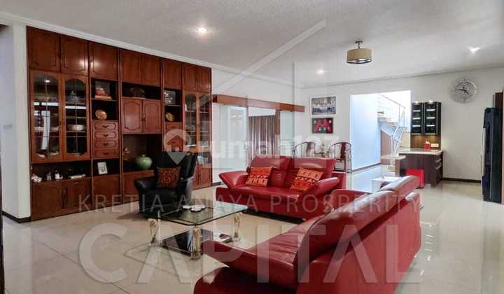 Rumah Semi Furnished dengan 4 Kamar di Setrasari Kulon Siap Huni